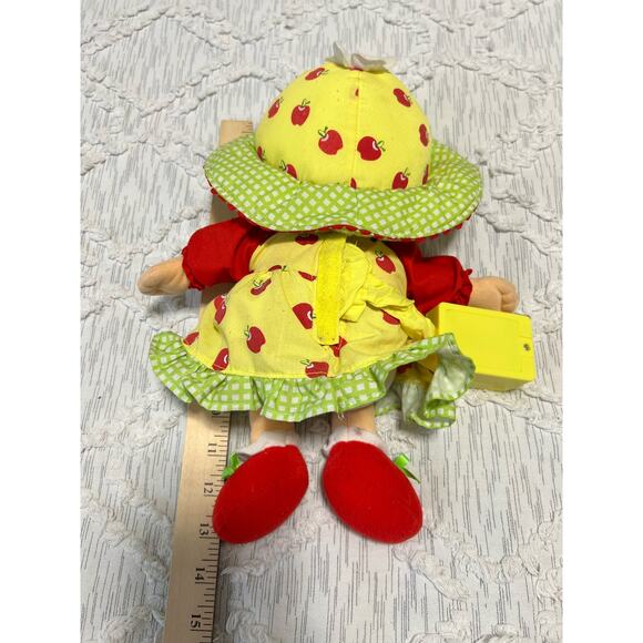 Strawberry Shortcake Talking Apple Dumplin Talking Doll - Picture 3 of 12